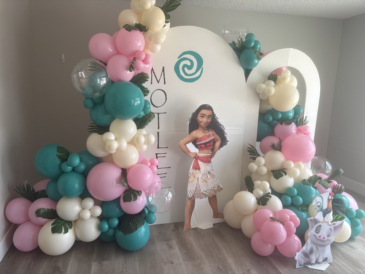 Moana party décor with layered backdrops and tropical balloon styling